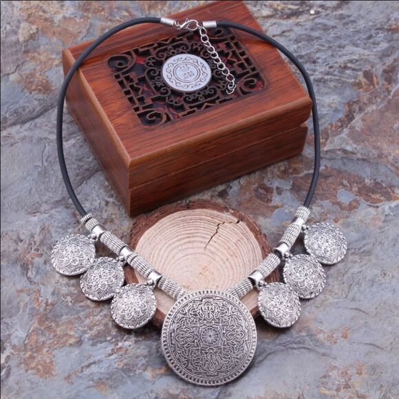 Stunning Silver Many Medallions Evening Necklace - Picture 5 of 8